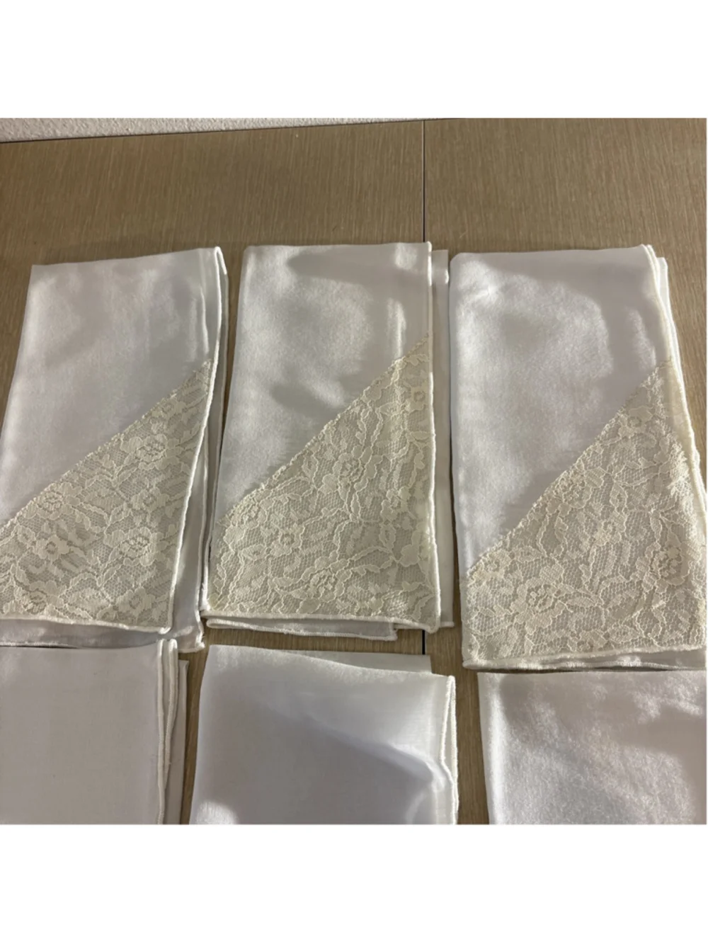 Vtg. Style Cotton Blend Cloth Napkins W/ Corner Floral Lace 1174